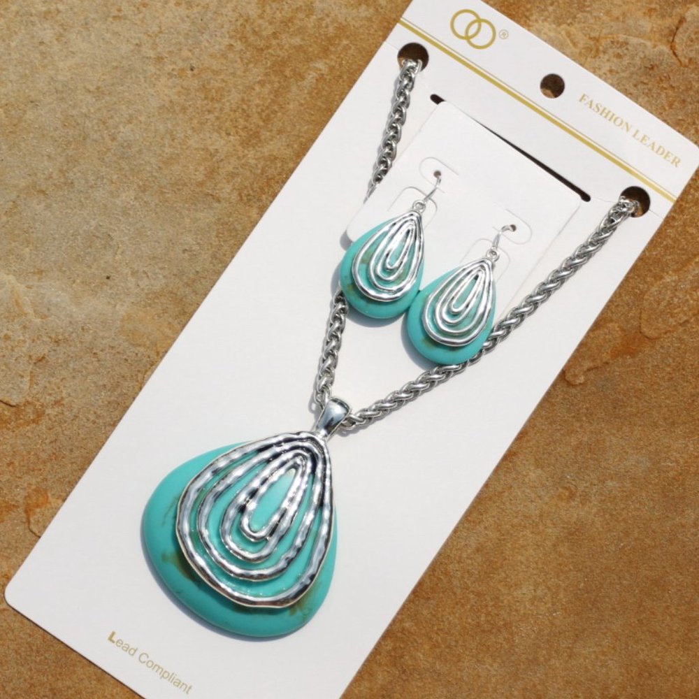 NEW! Chunky Boho Faux Turquoise Necklace Set